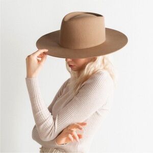 Gigi Pip Dakota triangle hat